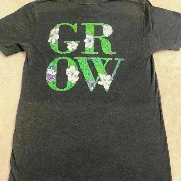 Next Level Gray T shirt with short sleeves & GROW on back in a floral design - Picture 3 of 6